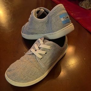 Tom’s Youth Chambray Paseo light grey canvas shoes Size 12.5